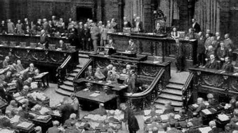 El Congreso de Weimar: Democracia Tímida en un Mundo Convulsionado, Tras la Caída del Imperio Alemán